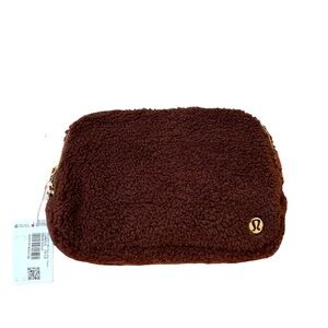 LULULEMON Everywhere Belt Bag Fleece Large 2L ONE SIZE (Brown Earth / Go…
